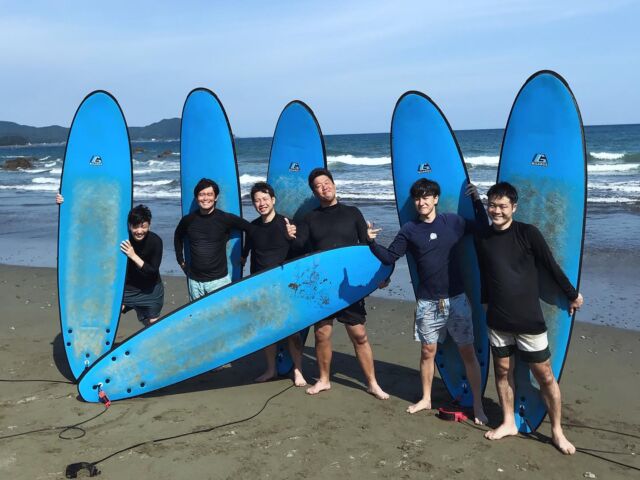 Super busy start to the holiday season with ideal conditions but unfortunately Mother Nature has decided to remind us of the risks of living near the coast! Apologies to all of our customers who canceled because of the earthquake near Kyushu. We are still open for business with evacuation plans ready. Using the extra time in the hatapeño field!👩‍🌾 🌶
#hatasurfdojo
#surfschooljapan
#earthquake
#obon
#hatapeno
#japanesejalapeno